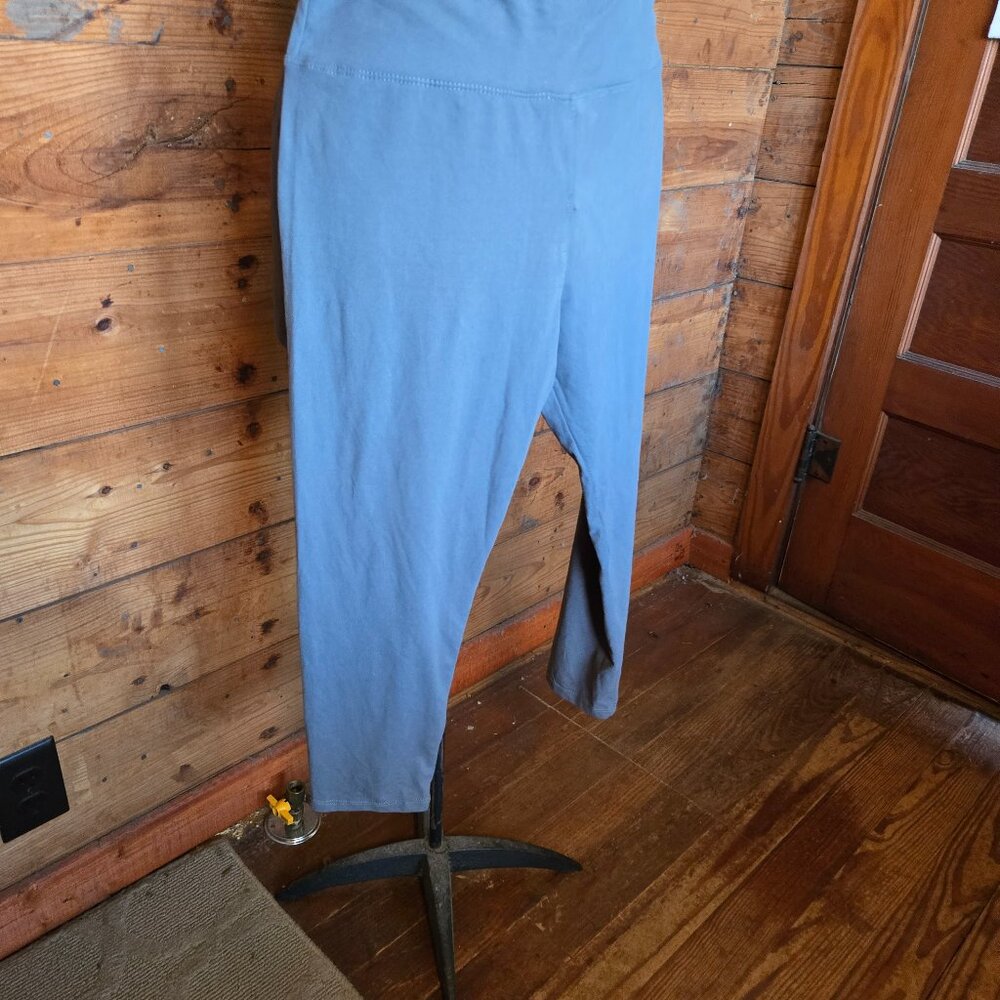 Gray, Lildy yoga pants, size L-XXL.  95% polyester/5% spandex.
